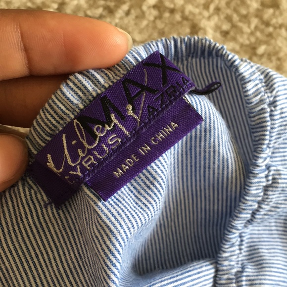 sleeveless striped v-neck button-up romper shorts - Picture 7 of 7